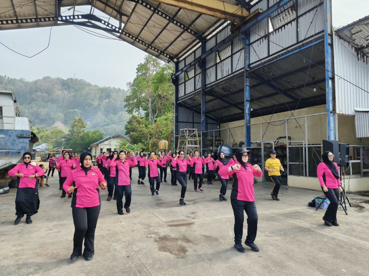 Bhayangkari Ranting Ditpolairud Polda Sulut Pererat Kekompakan Melalui Senam Pagi