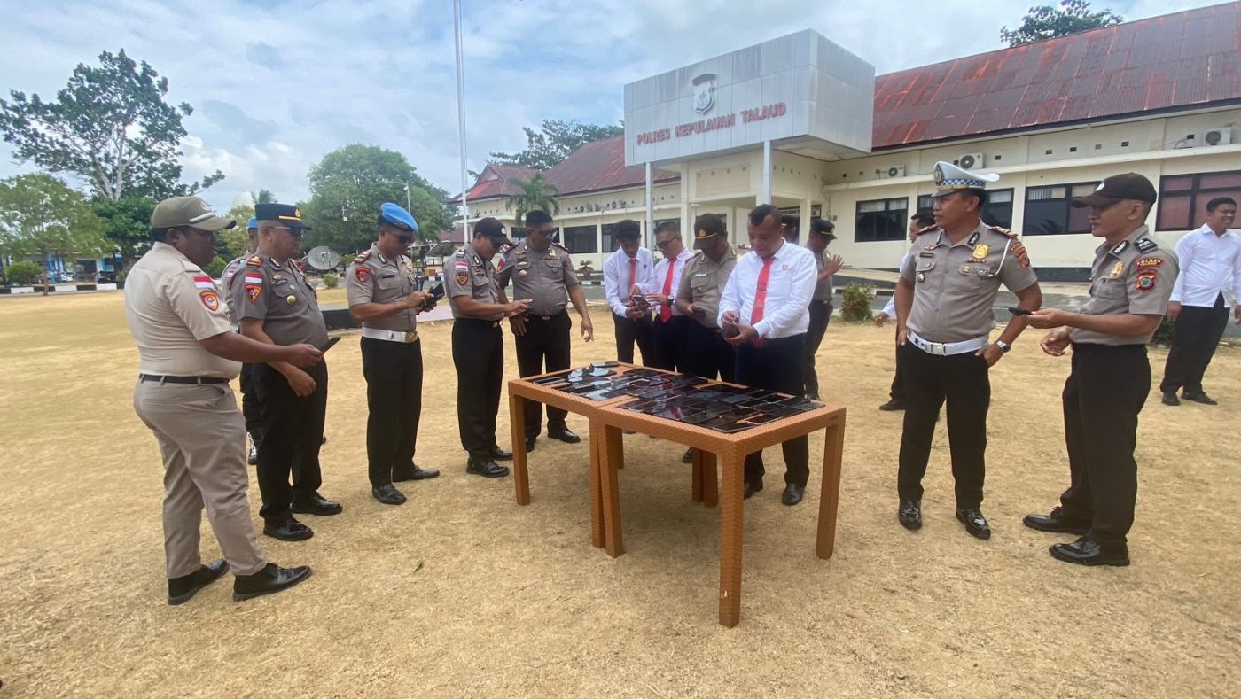 Cegah Anggota terlibat Judi Online dan Pinjol, Propam Razia Ponsel Personel Polres Talaud
