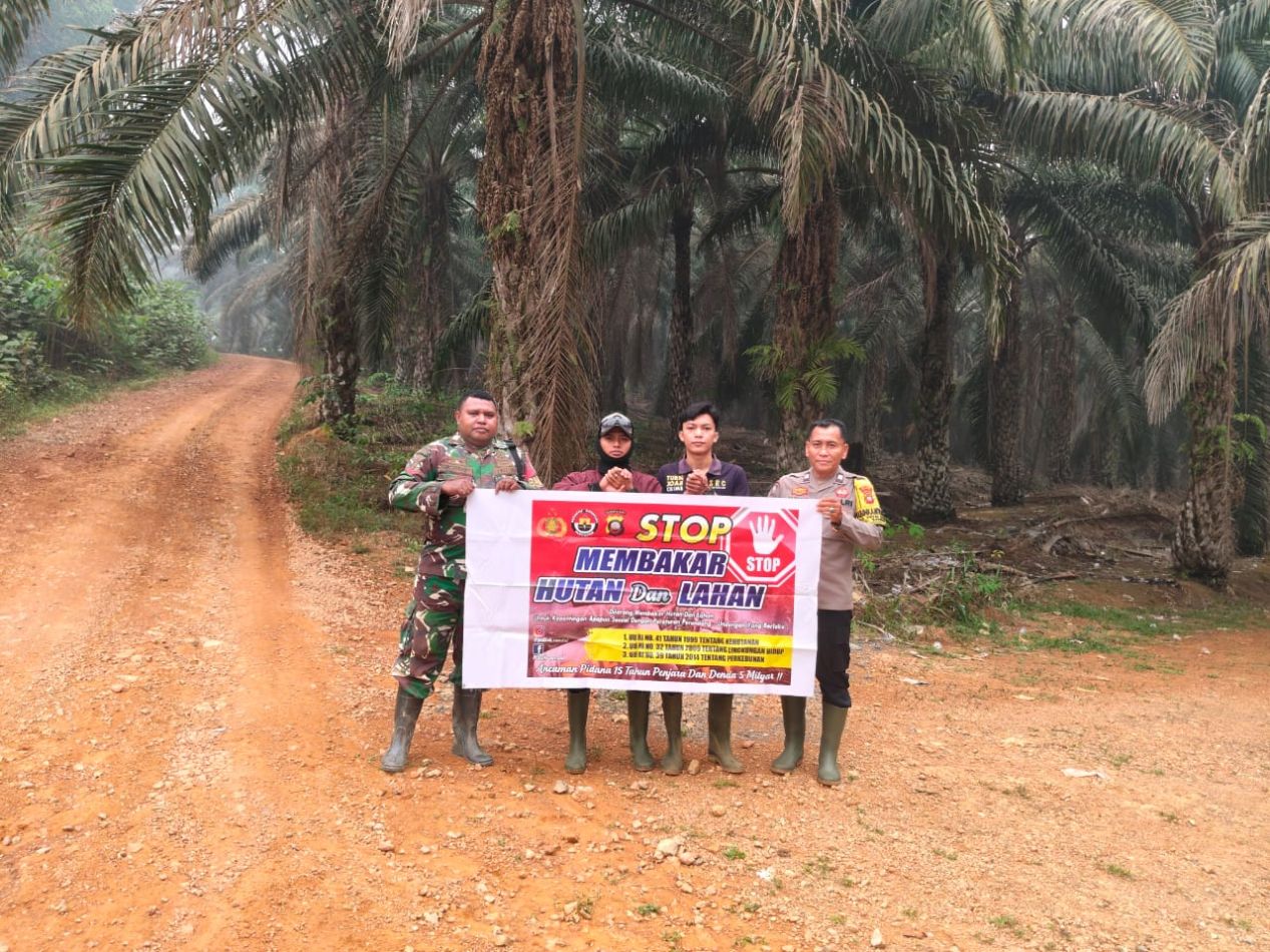 *Cegah Karhutla Sejak Dini, Polsek Sandai Bersama BKO Dit Samapta Polda Kalbar Gencarkan Patroli dan Sosialisasi kepada Warga*