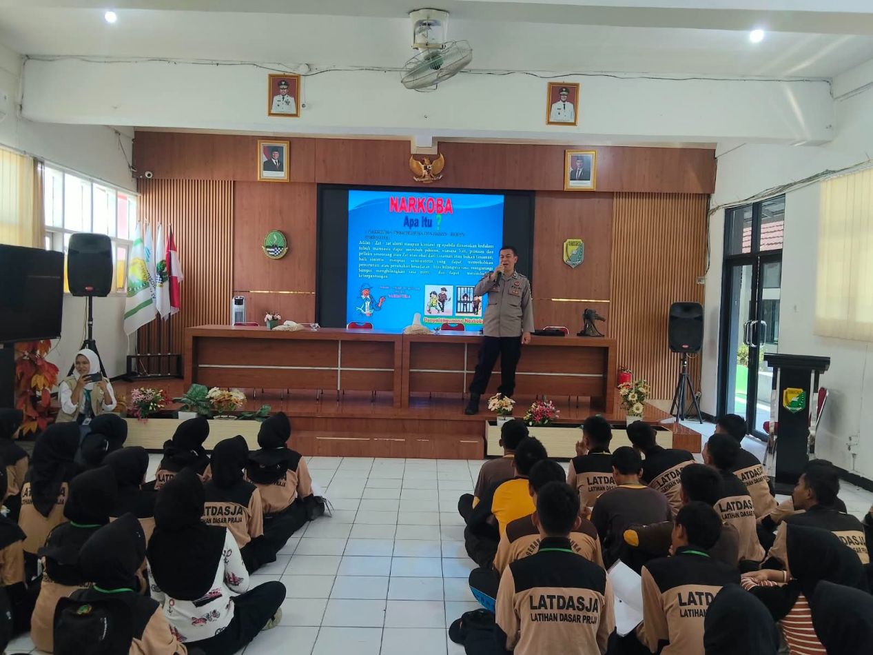 Cegah Narkoba dan Pergaulan Bebas, Satbinmas Polres Purwakarta Edukasi Pelajar SMKN 2