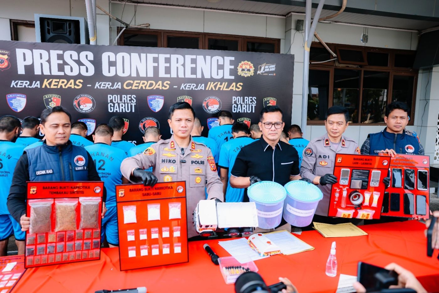 Dalam Satu Bulan Polres Garut Ungkap 12 Kasus Narkotika Dan 16 Tersangka Diamankan