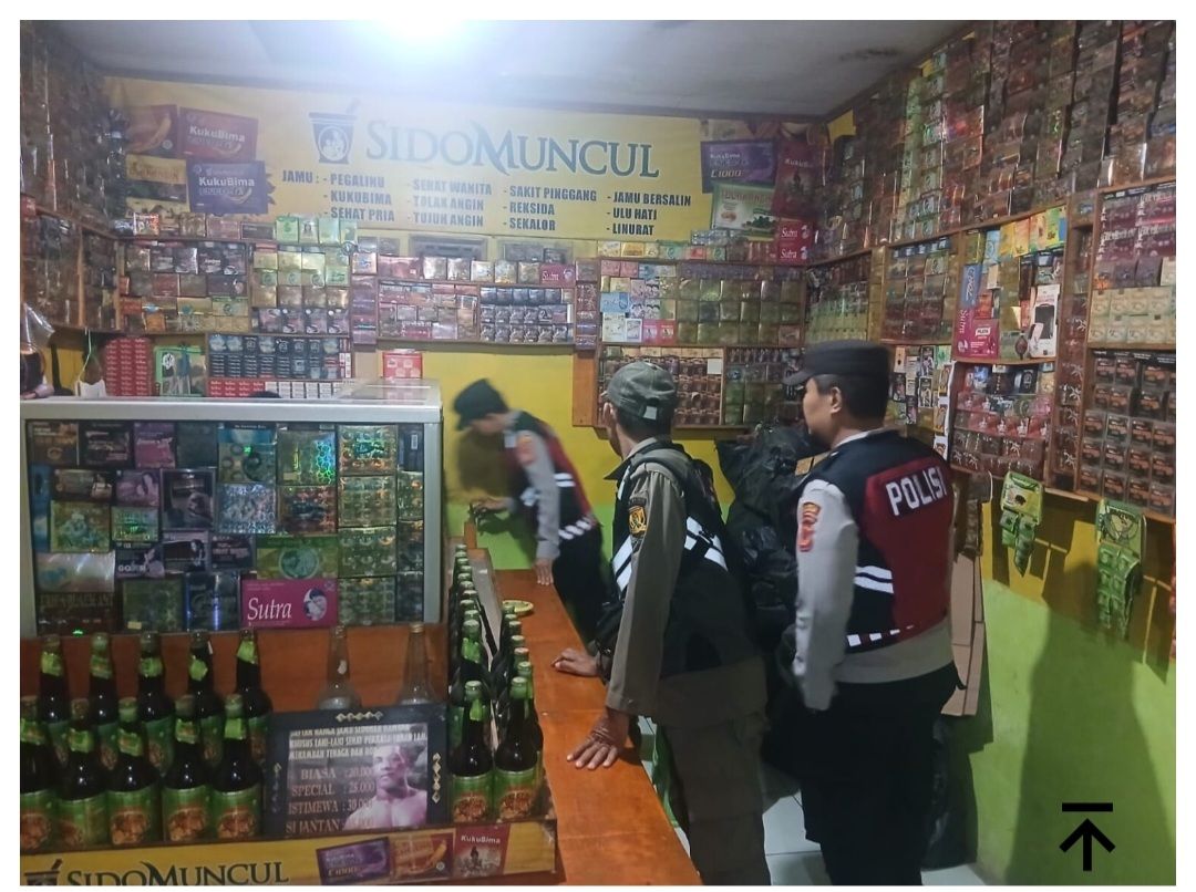 Jaga Kamtibmas, Polsek Warungkiara Bersama Satpol PP Gelar Operasi Pekat Sasar Toko Jamu