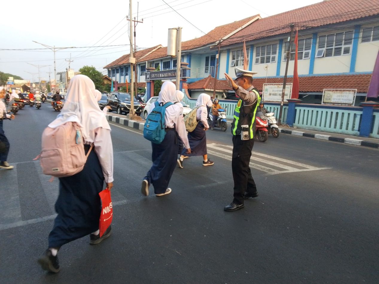 Jamin Kelancaran Arus Pagi, Personel Polres Majalengka dan Polsek Jajaran Terjun Pengaturan Strong Point di Titik Rawan