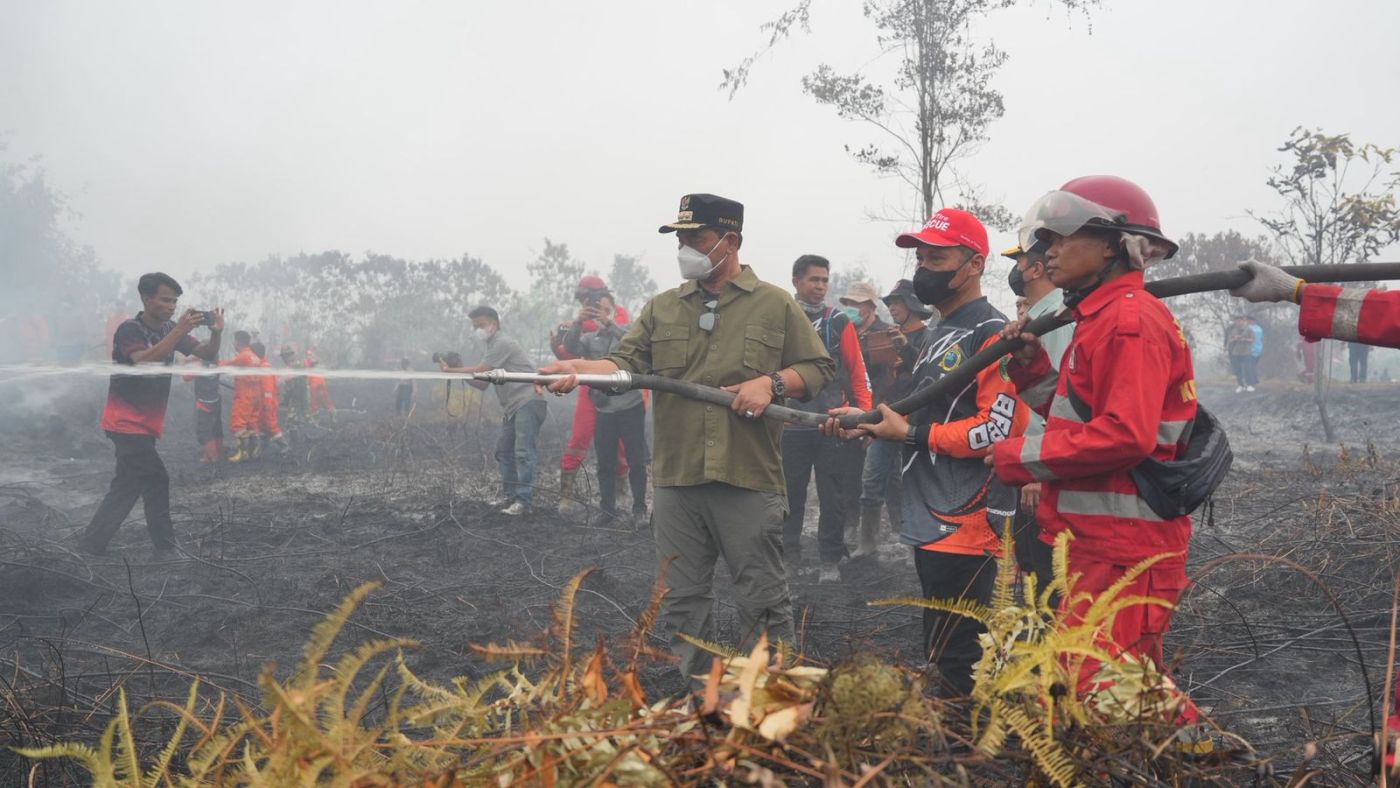 Kabut  Asap  Tebal Selimuti  Wilayah  Barito Utara , Titik Api  Misterius  Muncul  Dimana Mana  Bupati  turun Langsung , Warga  Diminta  Waspada .