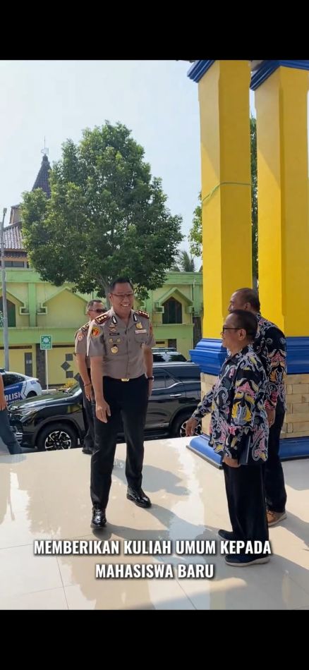 Kapolres Kuningan Berikan Kuliah Umum kepada Mahasiswa Baru Universitas Kuningan