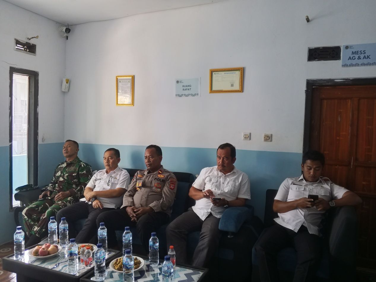 Kapolsek Malausma Bersama Forkopincam Hadiri Rakor dan Evaluasi SPPG Se Kecamatan Malausma