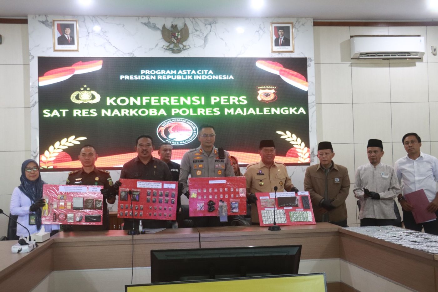 Komitmen Sapu Bersih Narkoba, Polres Majalengka Ciduk 4 Pengedar Sabu, Tembakau Sintetis, hingga Obat Keras