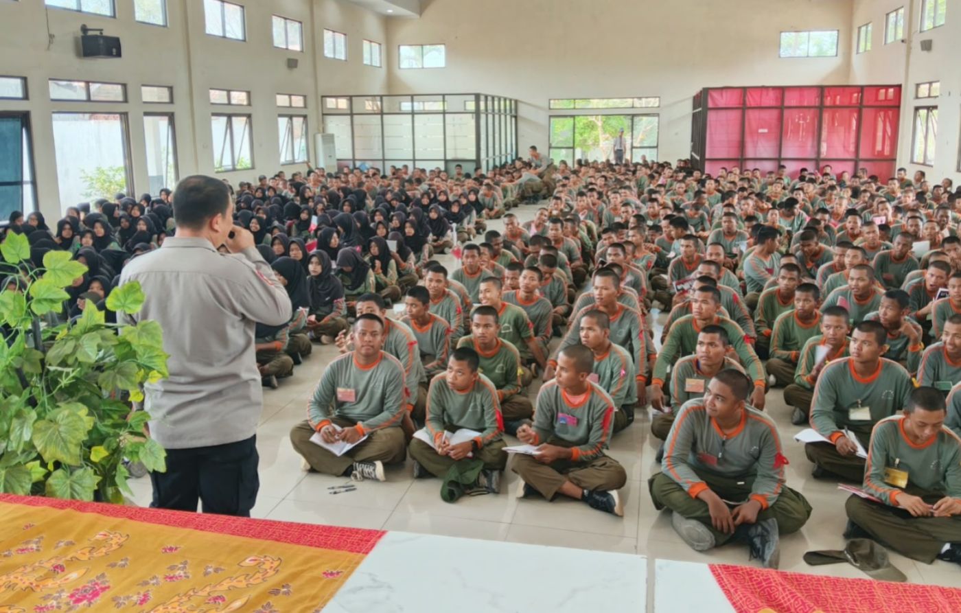 Latihan Dasar Ketarunaan, Sat Binmas Polres Purwakarta Tanamkan Disiplin dan Karakter kepada 750 Pelajar