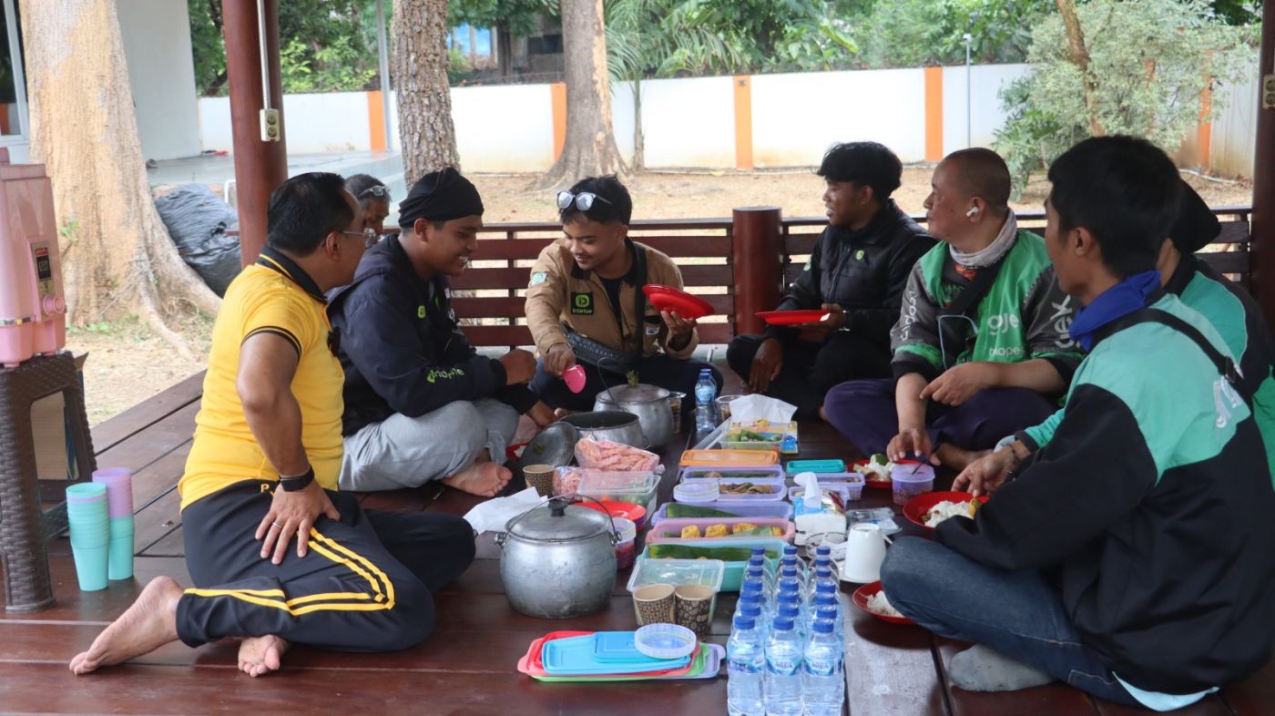 Ngariung Jawara Bareng Ojol, Kapolres Purwakarta Bangun Komunikasi dari Meja Sarapan