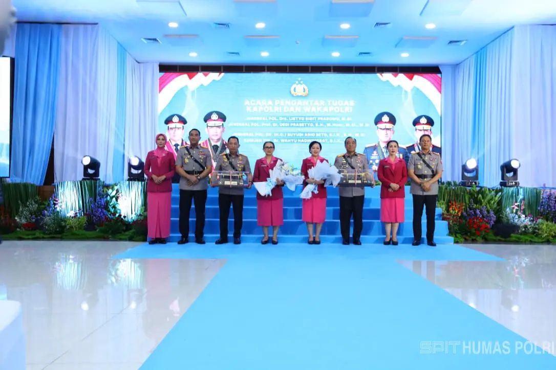 Panji Tribrata Diserahkan, Tongkat Estafet Kepemimpinan Polri Beralih ke Jenderal Suyudi