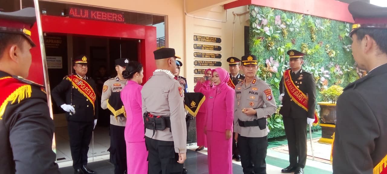 Parade Perpisahan Dan Penyambutan Kapolres Barito Utara, Momen Penuh Haru, Semangat Baru Untuk Pengabdian Yang Lebih Baik.