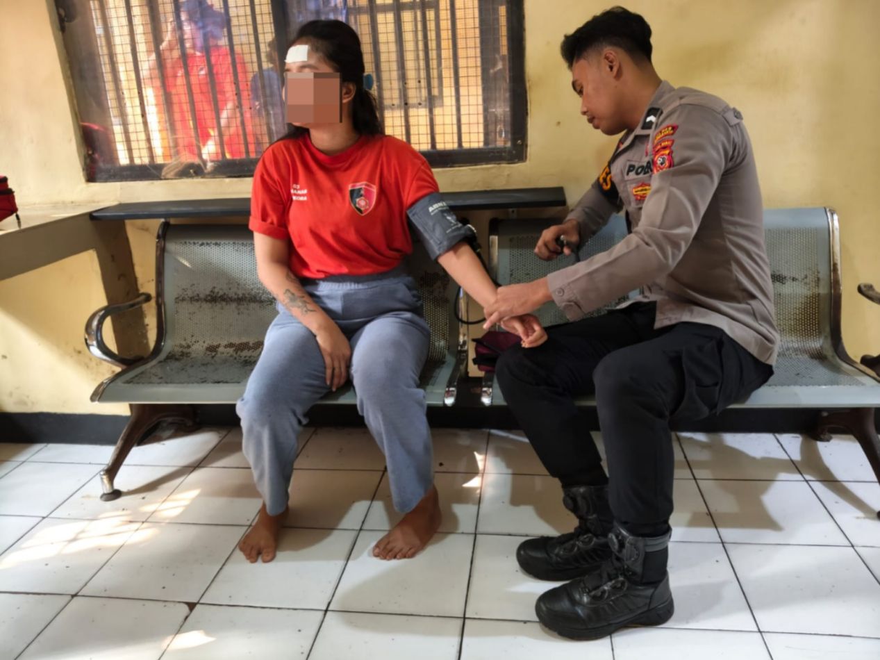 Pastikan Kondisi Tahanan Tetap Terpantau, Dokkes Polres Purwakarta Rutin Lakukan Pemeriksaan Kesehatan