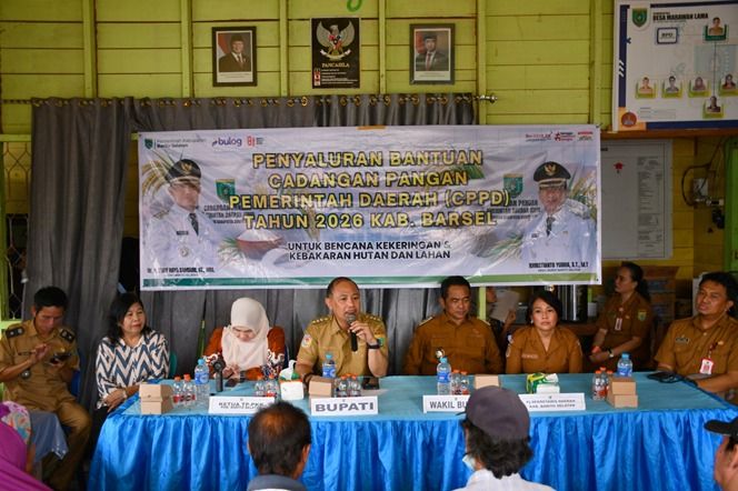 Pemkab Barsel Salurkan Bantuan Pangan dan Bansos untuk Warga Gunung Rantau dan Marawan Lama
