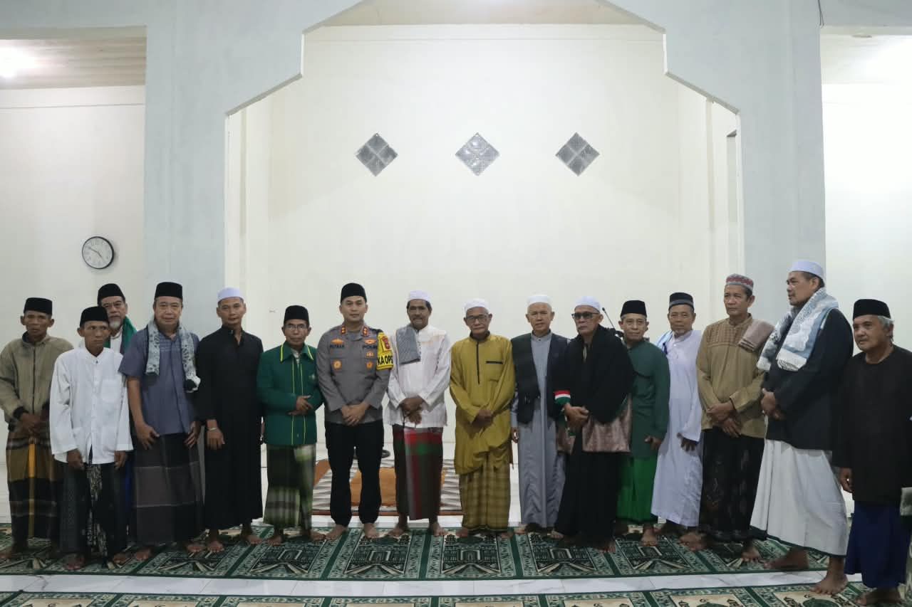 *Pererat Silaturahmi dan Jaga Kamtibmas, Kapolres Ketapang Hadiri Subuh Keliling di Masjid Miftahul Jannah*