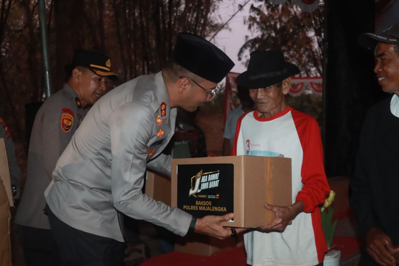 Permudah Akses Warga, Kapolres Majalengka Resmikan Jembatan Merah Putih di Jatitujuh