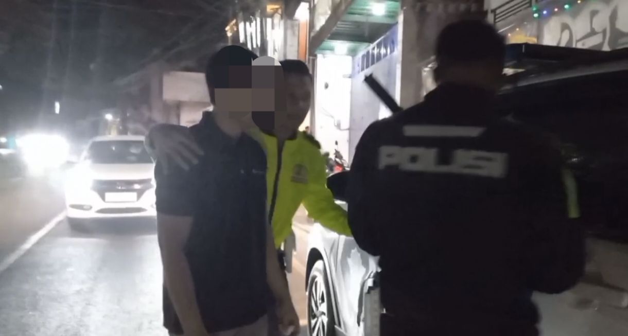 Polisi Berhasil Gagalkan Upaya Bunuh Diri Seorang Pemuda Di Jembatan Cimanuk Garut
