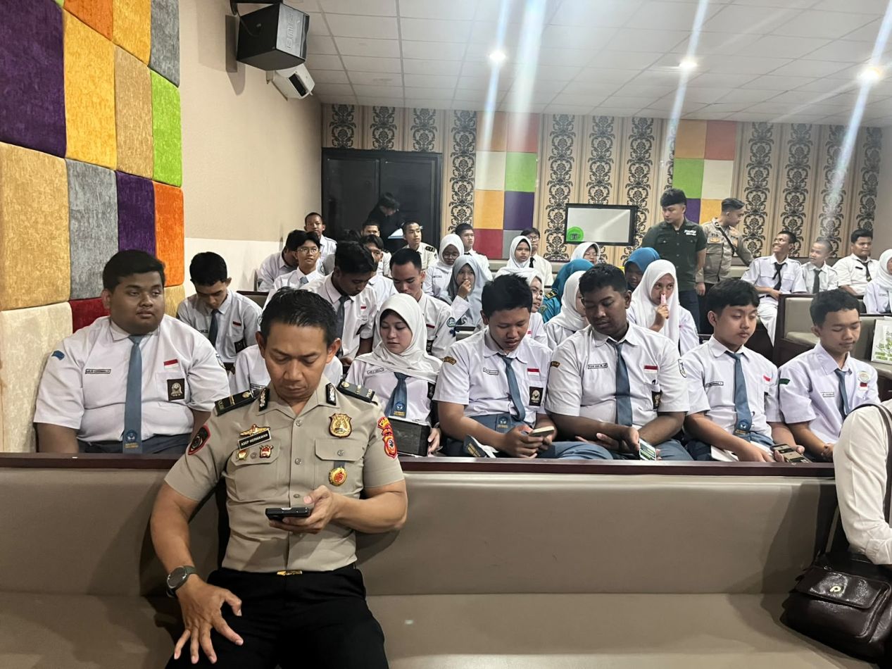 Polres Cirebon Kota Edukasi Pelajar Lewat Program Paham AI, Bentengi Generasi Muda dari Ancaman Siber