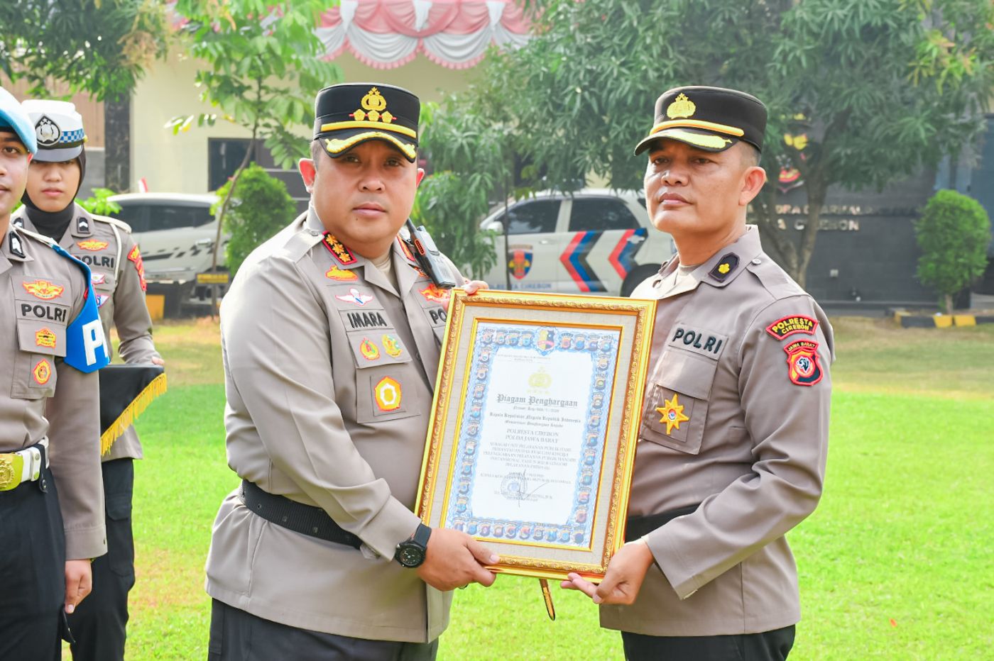Polresta Cirebon Gelar Apel Jam Pimpinan Sekaligus Penyerahan Penghargaan Pelayanan Prima dan IKPA 2026