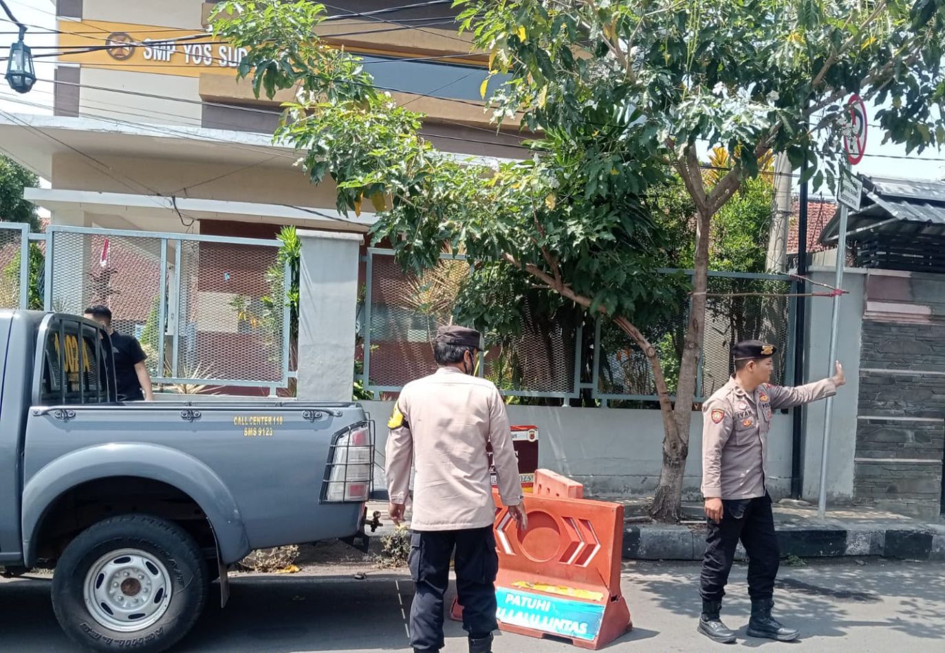 Polsek Garut Kota Tindak Lanjuti Keluhan Pengendara, Barrier Dipasang di Depan Stasiun Garut