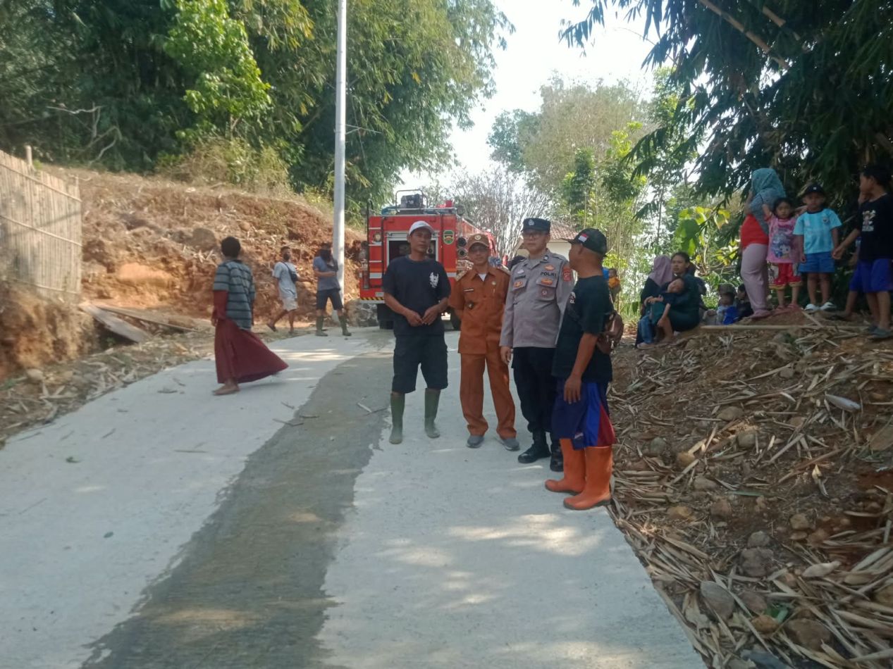 Polsek Pasawahan Cek Kebakaran Lahan Bambu, Polisi Imbau Warga Waspada