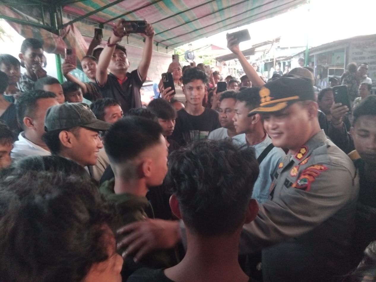 Rangkul dengan Kasih, Kapolres Bitung Satukan Remaja Kombos dan Pasar Tua dalam Perdamaian
