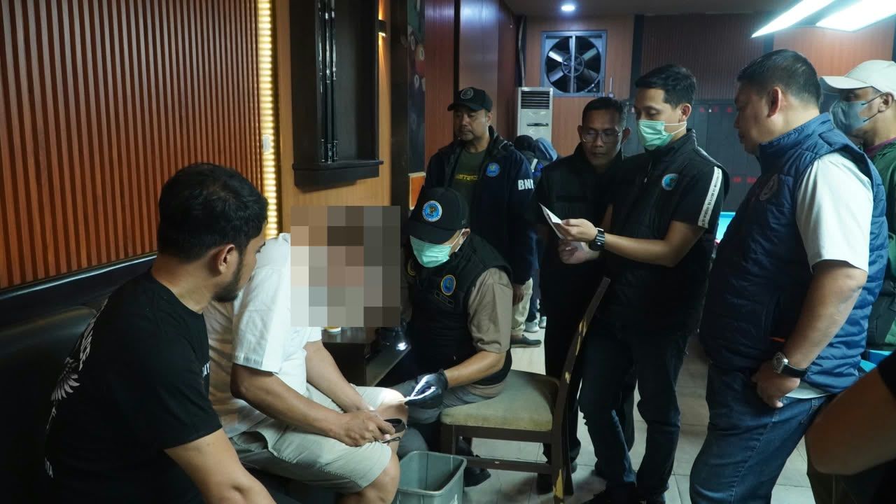 Razia Gabungan Satresnarkoba Dan BNN Kota Cirebon Tes Urine 95 Orang