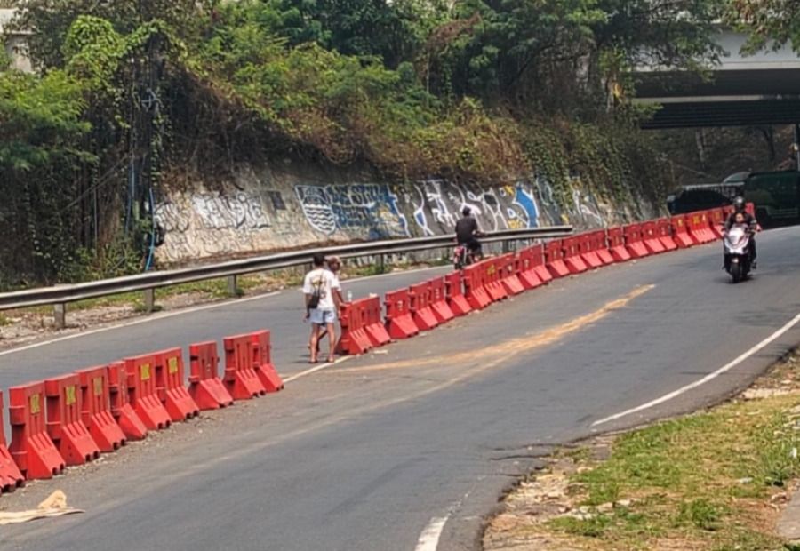 Respons Cepat Polsek Darangdan Amankan Truk Bocor Oli, Cegah Kecelakaan Susulan
