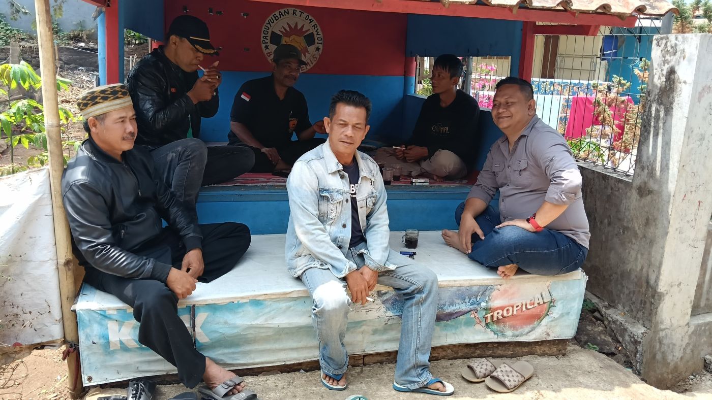 Sambangi Ketua LSM Penjara Indonesia, Personil Polsek Cikijing Ajak Bersinergi Dalam Menjaga Kamtibmas.