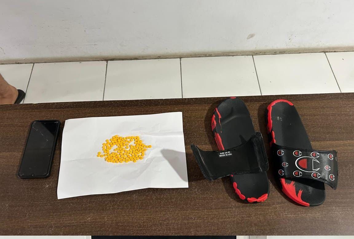 Sandal Pengunjung Dicurigai, Kejelian Petugas Lapas Bitung Ungkap 134 Obat Terlarang