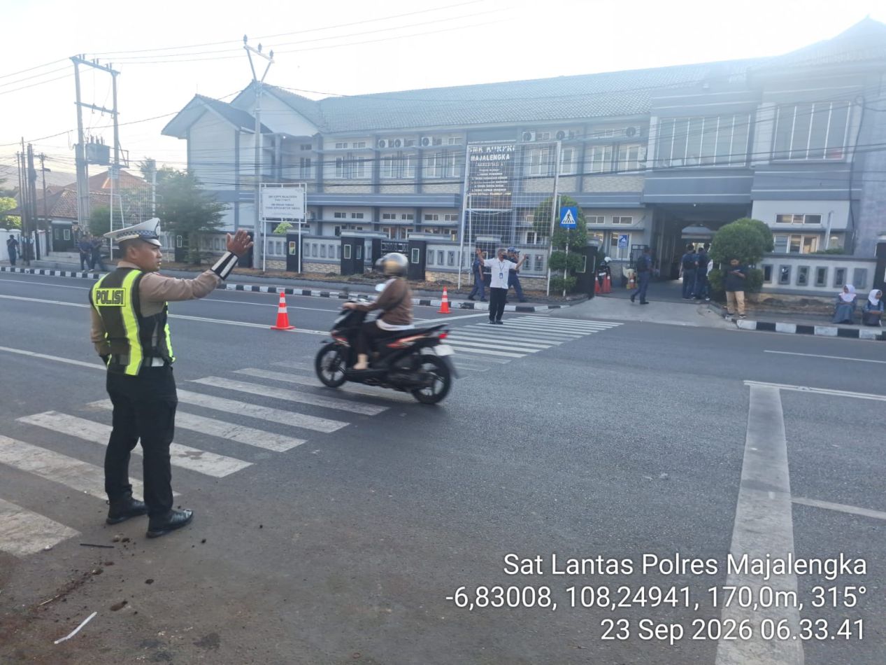 Sat Lantas Polres Majalengka Hadir Sejak Pagi, Lancarkan Arus Lalu Lintas di Titik Aktivitas Warga