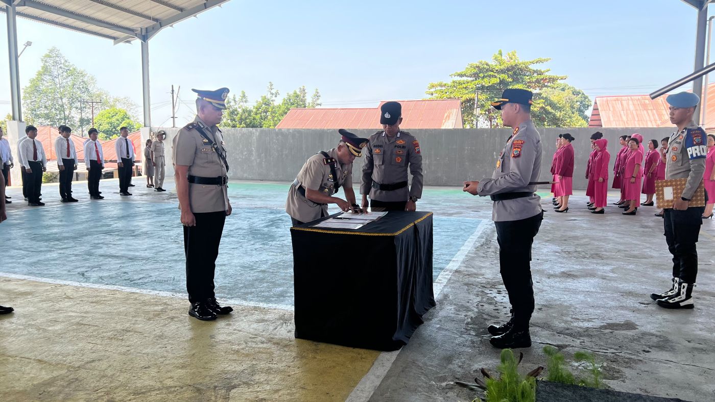 SERTIJAB TIGA JABATAN STRATEGIS, KAPOLRES BITUNG TEKANKAN AMANAH, SOLIDITAS DAN PENINGKATAN PELAYANAN PUBLIK