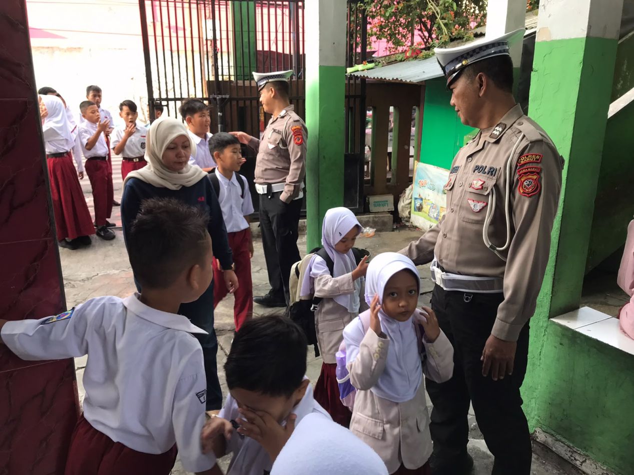 Tanamkan Budaya Tertib Berlalu Lintas Sejak Dini, Satlantas Polres Garut Edukasi Siswa SDN Sukamentri 3