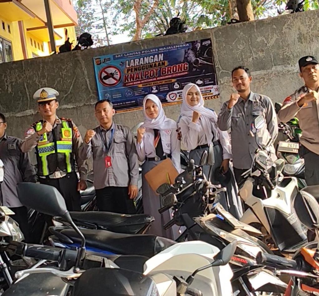 Tekan Knalpot Brong hingga ke Kantong Parkir, Satlantas Polres Majalengka Sisir Lahan Parkir Sekolah di Sindangwangi