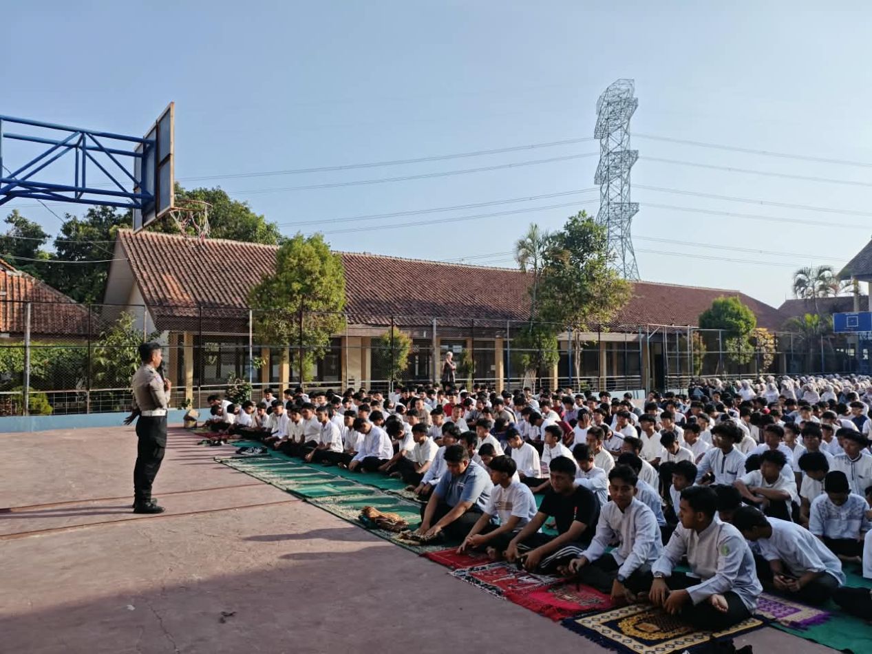 Tingkatkan Kesadaran Tertib Lalu Lintas dan Cegah Balap Liar, Sat Lantas Polres Kuningan Gelar "Police Goes to School" di SMAN 1 Mandirancan