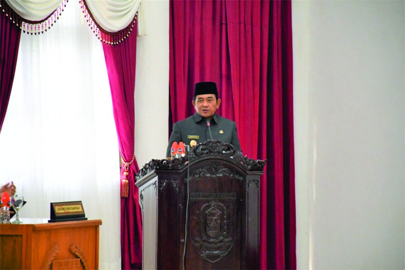Wabup Barsel Hadiri Rapat Paripurna DPRD Bahas 2 Ranperda